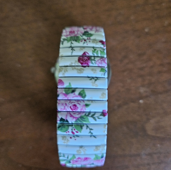 Beautiful floral white watch - Picture 2 of 2